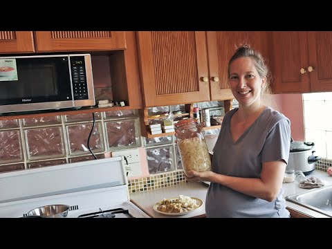 How to Make Sauerkraut in a Mason Jar (The EASY Way!)